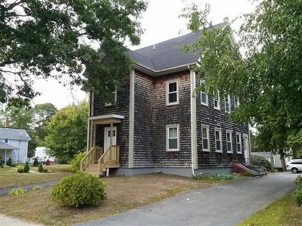 5 bed, 2 bath apartment for rent at 11 Barrows Unit 2, Middleboro — photo 1 of 10