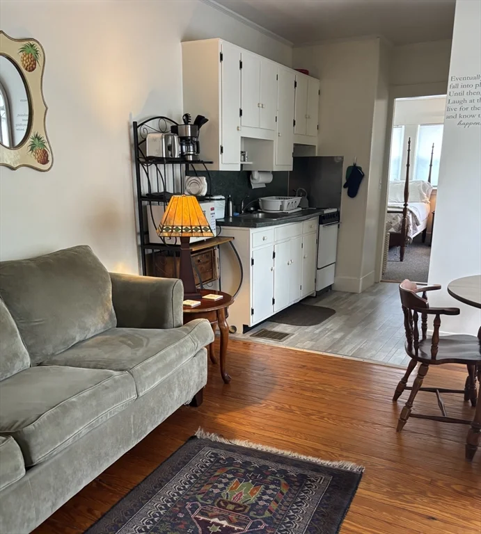1 bed, 1 bath apartment for rent at 11 Beach Rd, Gloucester — photo 9 of 9