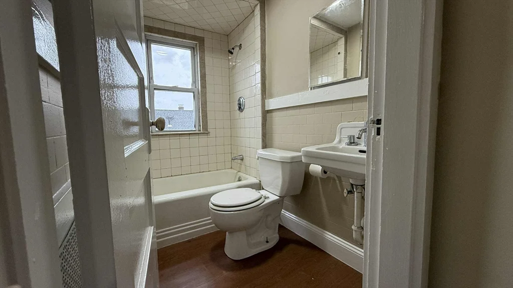 2 bed, 1 bath apartment for rent at 11 Beacon St Unit 3rd floor, Quincy — photo 8 of 10