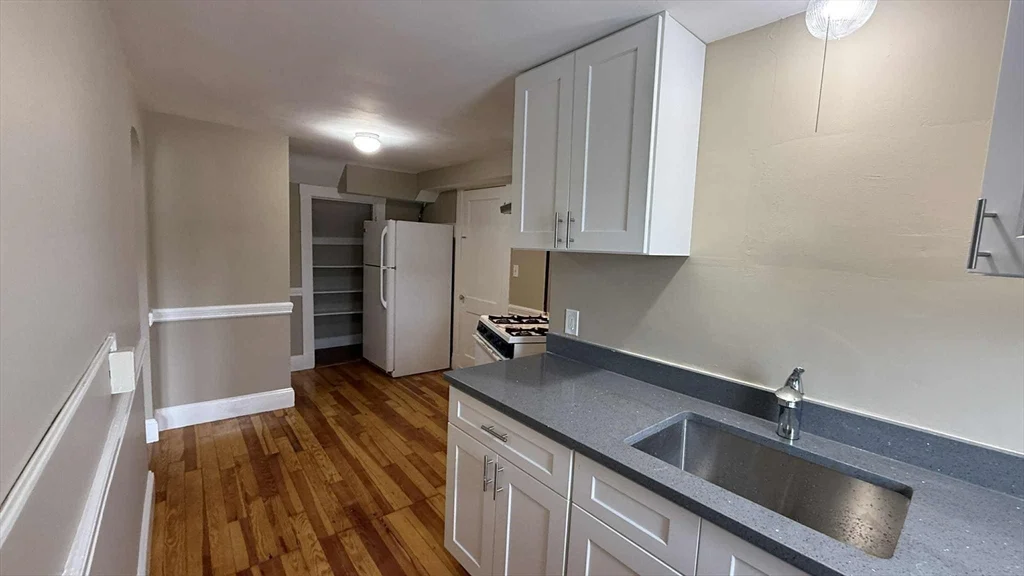 2 bed, 1 bath apartment for rent at 11 Beacon St Unit 3rd floor, Quincy — photo 3 of 10