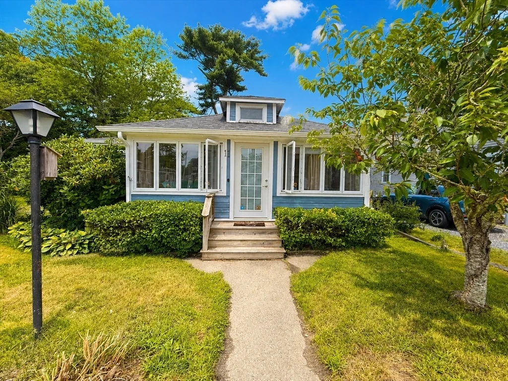2 bed, 1 bath apartment for rent at 11 Beechwood Pl, Wareham