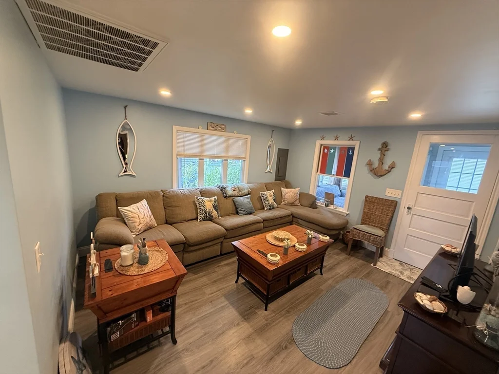 2 bed, 1 bath apartment for rent at 11 Beechwood Pl, Wareham — photo 4 of 15