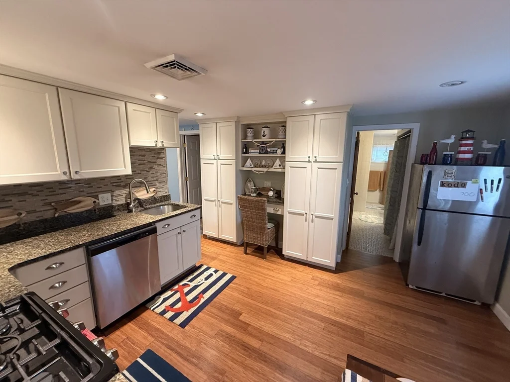 2 bed, 1 bath apartment for rent at 11 Beechwood Pl, Wareham — photo 10 of 15