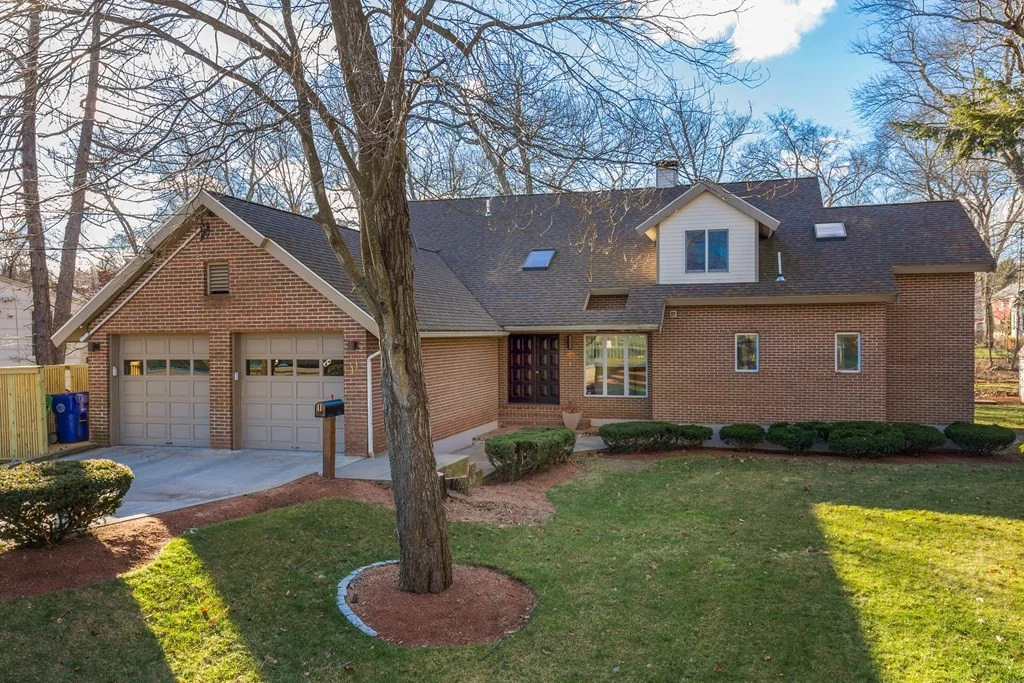 5 bed, 3 bath apartment for rent at 11 Beethoven Ave, Waban — photo 1 of 29