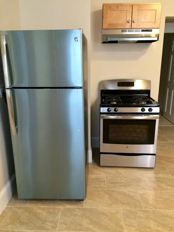 3 bed, 1 bath apartment for rent at 11 Belmont Unit 3, Everett — photo 6 of 8