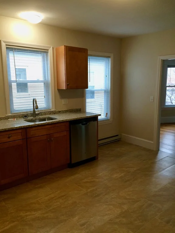 3 bed, 1 bath apartment for rent at 11 Belmont Unit 3, Everett — photo 2 of 8