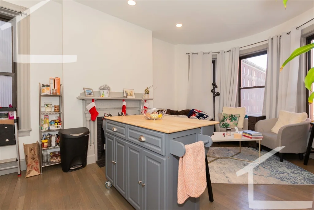5 bed, 1 bath apartment for rent at 11 Belvidere St Unit 2, Back Bay — photo 10 of 10
