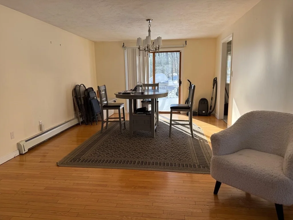 4 bed, 2 bath apartment for rent at 11 Bluegrass Ln, Shrewsbury — photo 8 of 19