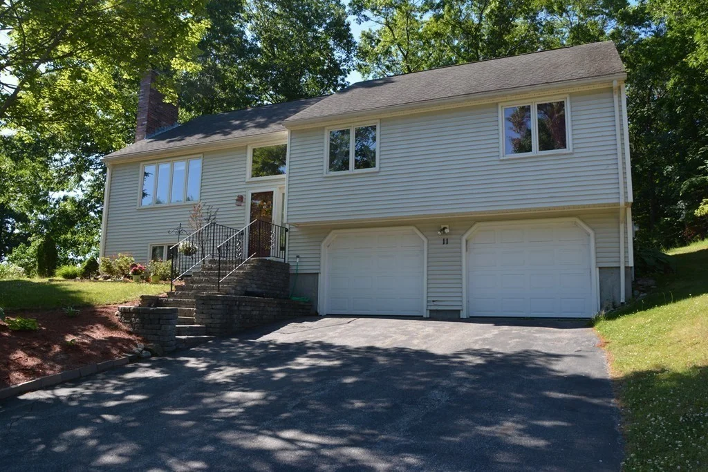 4 bed, 2 bath apartment for rent at 11 Bluegrass Ln, Shrewsbury — photo 1 of 19