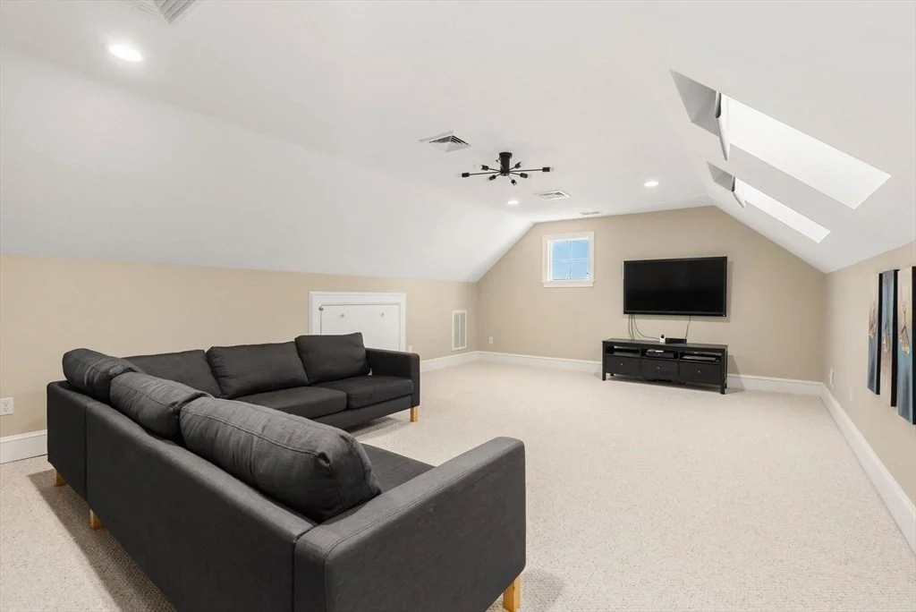 5 bed, 4+ bath apartment for rent at 11 Bobolink Rd, Newton Lower Falls — photo 23 of 33