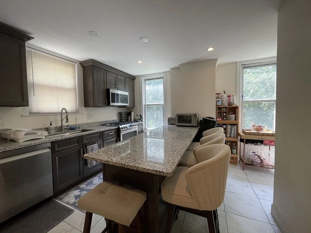2 bed, 1 bath apartment for rent at 11 Bowdoin Ave Unit 1, Dorchester — photo 5 of 17