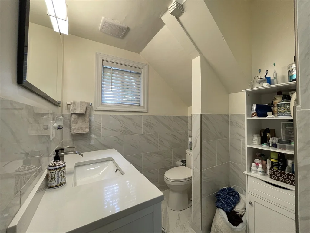 2 bed, 1 bath apartment for rent at 11 Bowdoin Ave Unit 1, Dorchester — photo 15 of 17