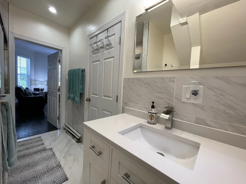 2 bed, 1 bath apartment for rent at 11 Bowdoin Ave Unit 1, Dorchester — photo 14 of 17
