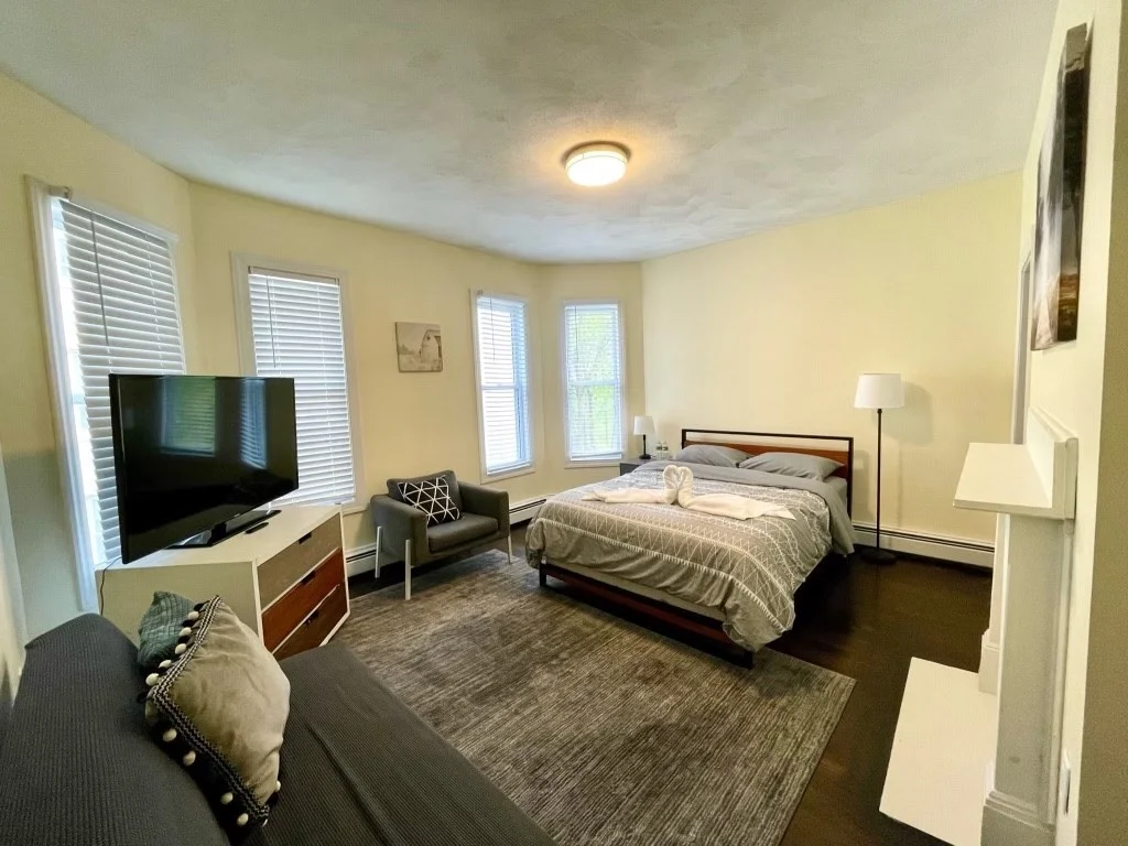 6 bed, 3 bath apartment for rent at 11 Bowdoin Ave Unit 2, Dorchester — photo 6 of 33