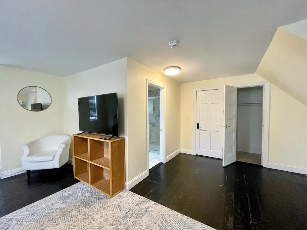 6 bed, 3 bath apartment for rent at 11 Bowdoin Ave Unit 2, Dorchester — photo 16 of 33