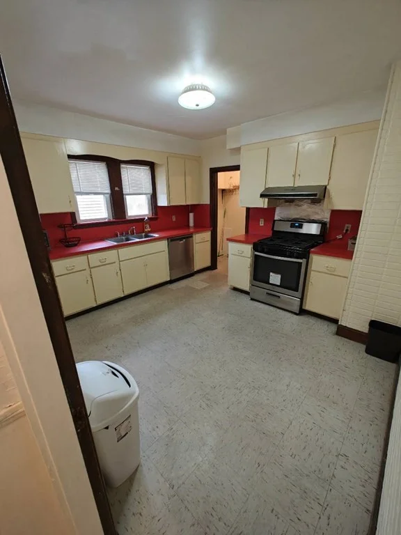 3 bed, 1 bath apartment for rent at 11 Briggs St Unit 11, Quincy — photo 8 of 10