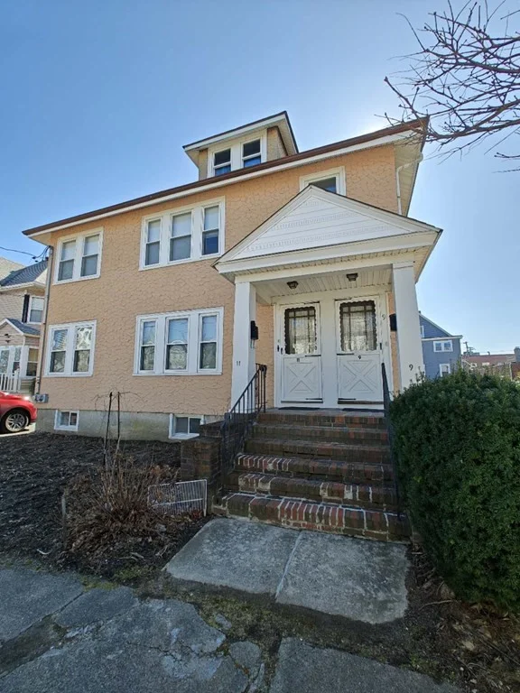 3 bed, 1 bath apartment for rent at 11 Briggs St Unit 11, Quincy — photo 1 of 10