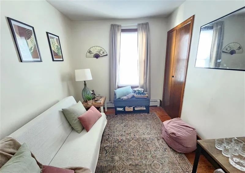 1 bed, 1 bath apartment for rent at 11 Bristol St Unit 2, Wellington-Harrington — photo 4 of 9