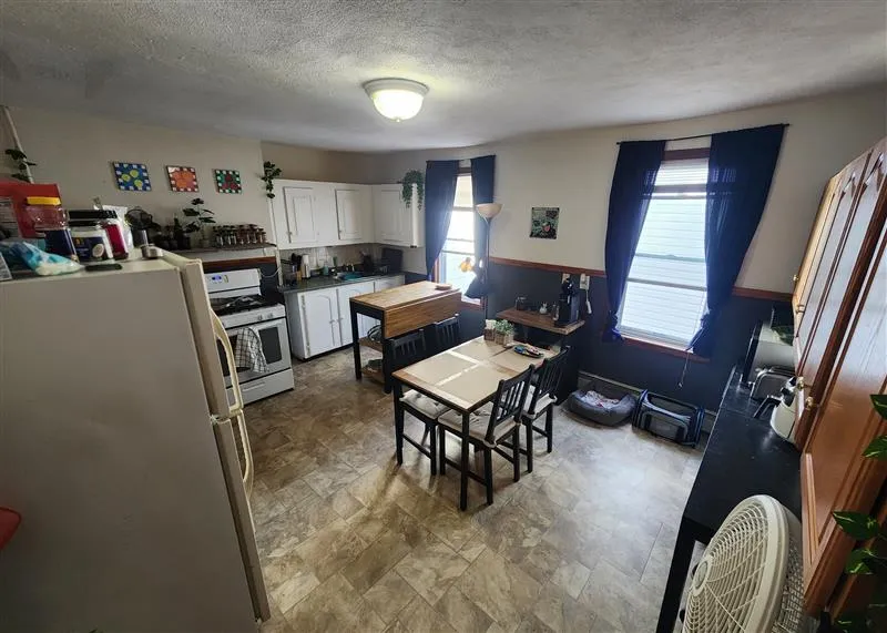 1 bed, 1 bath apartment for rent at 11 Bristol St Unit 2, Wellington-Harrington