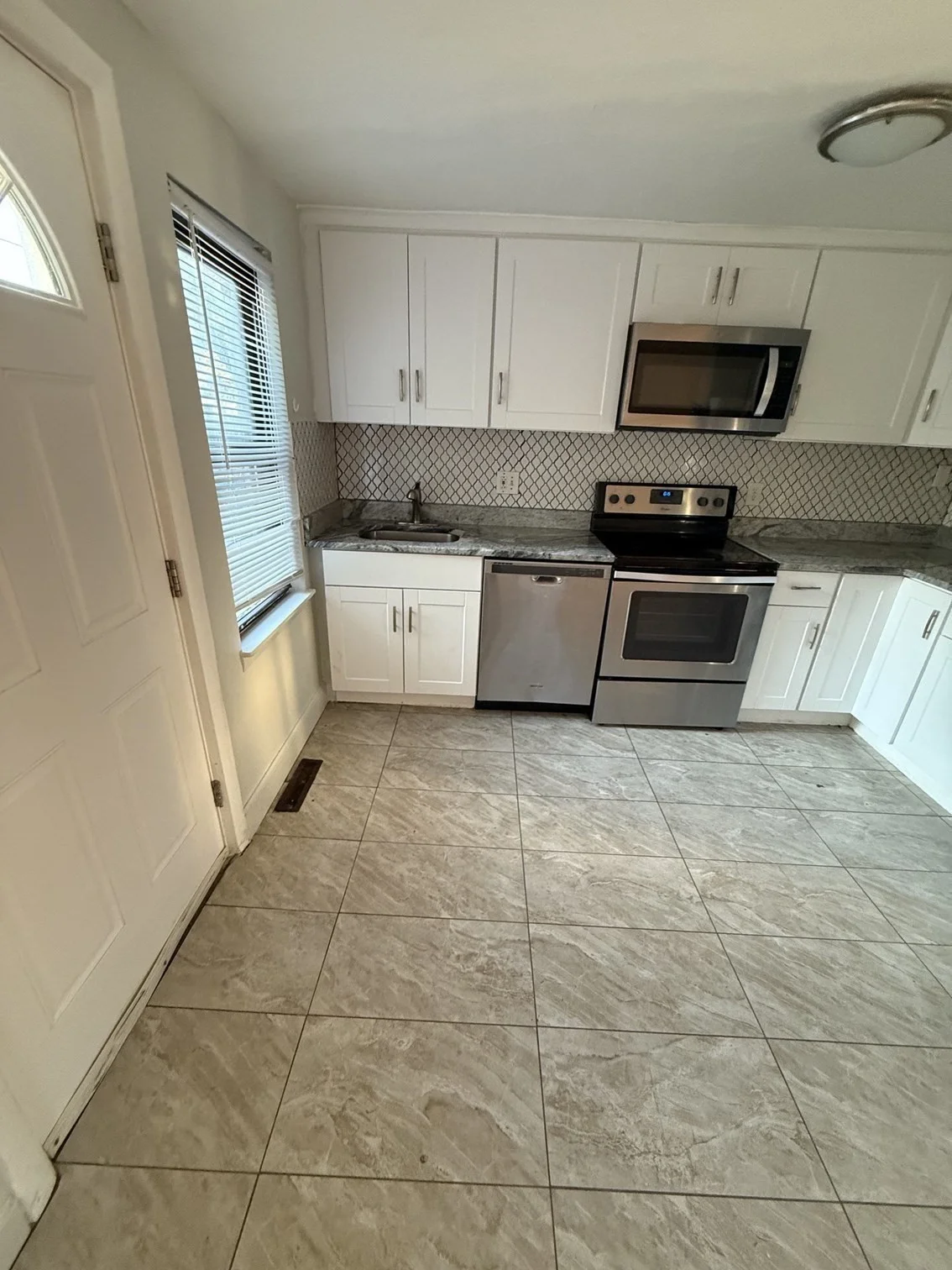 2 bed, 1 bath apartment for rent at 11 Brownell Cir Unit 1, Tatnuck — photo 3 of 24