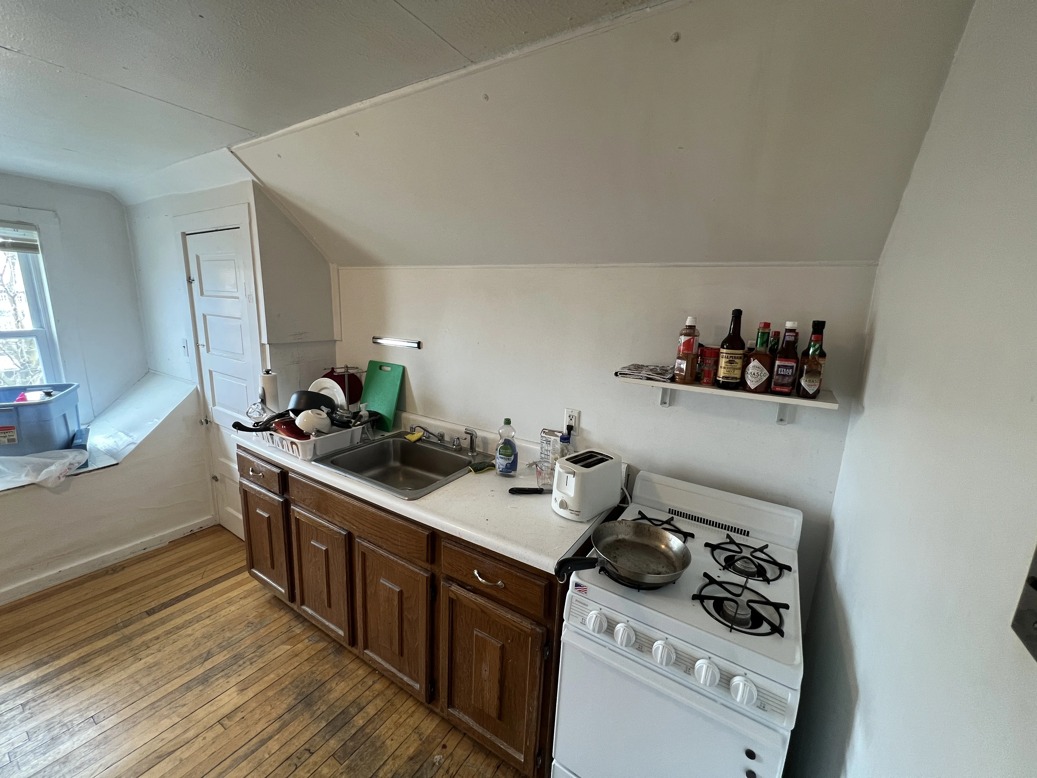 2 bed, 1 bath apartment for rent at 11 Burnham St Unit 3, Tufts — photo 13 of 16