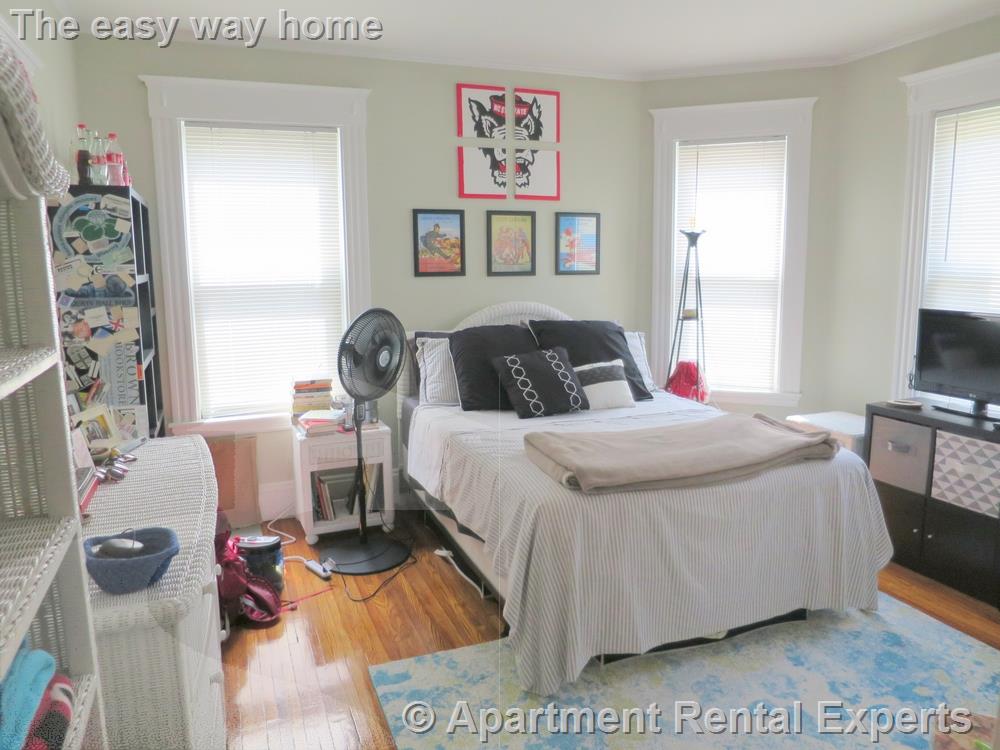 3 bed, 1 bath apartment for rent at 11 Burnside Ave Unit 1, Porter Square — photo 5 of 14