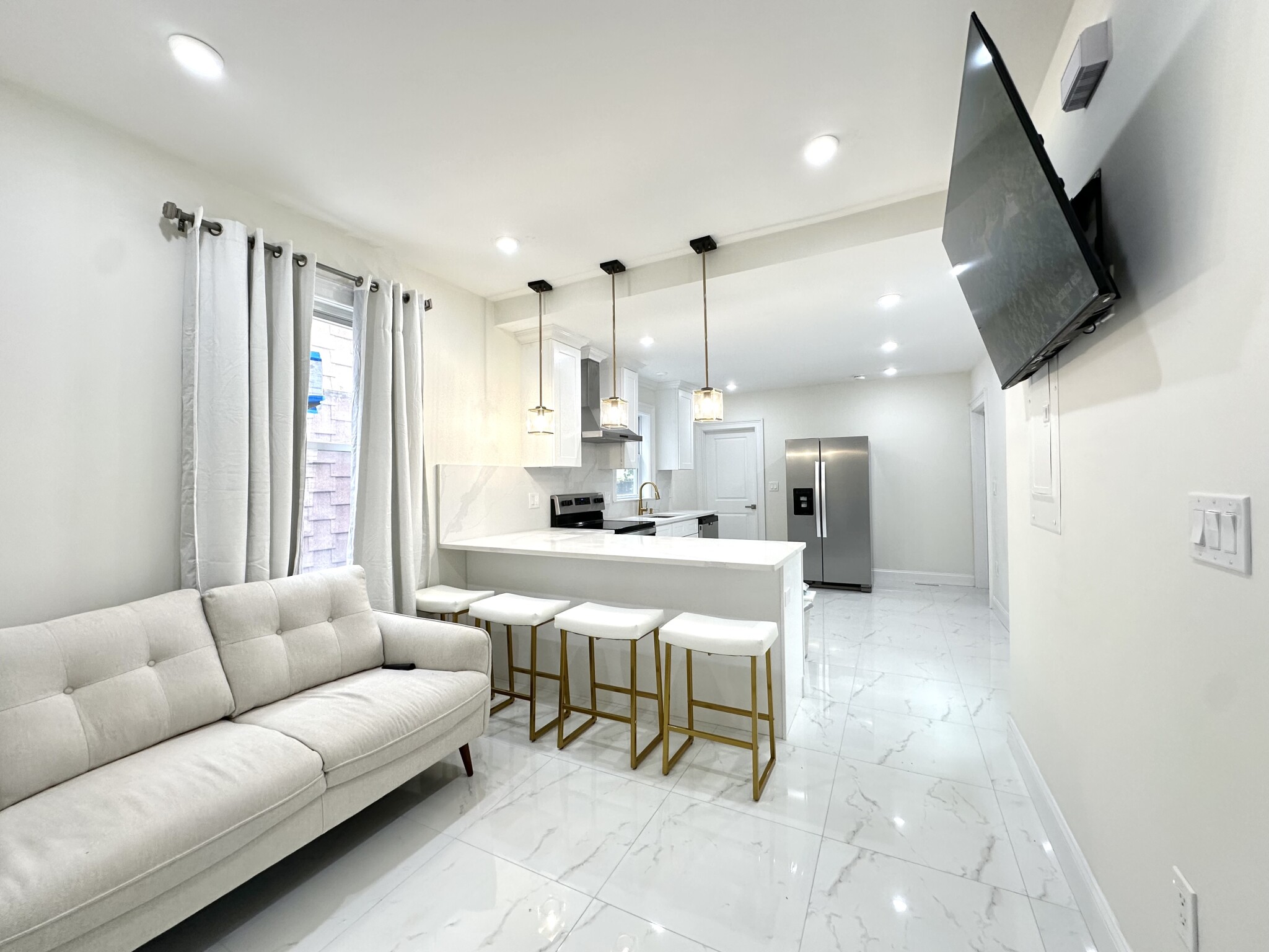 3 bed, 2 bath apartment for rent at 11 Burrell St Unit 1, Roxbury