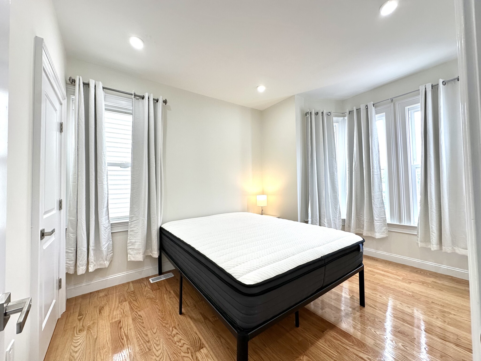 3 bed, 2 bath apartment for rent at 11 Burrell St Unit 1, Roxbury — photo 5 of 11