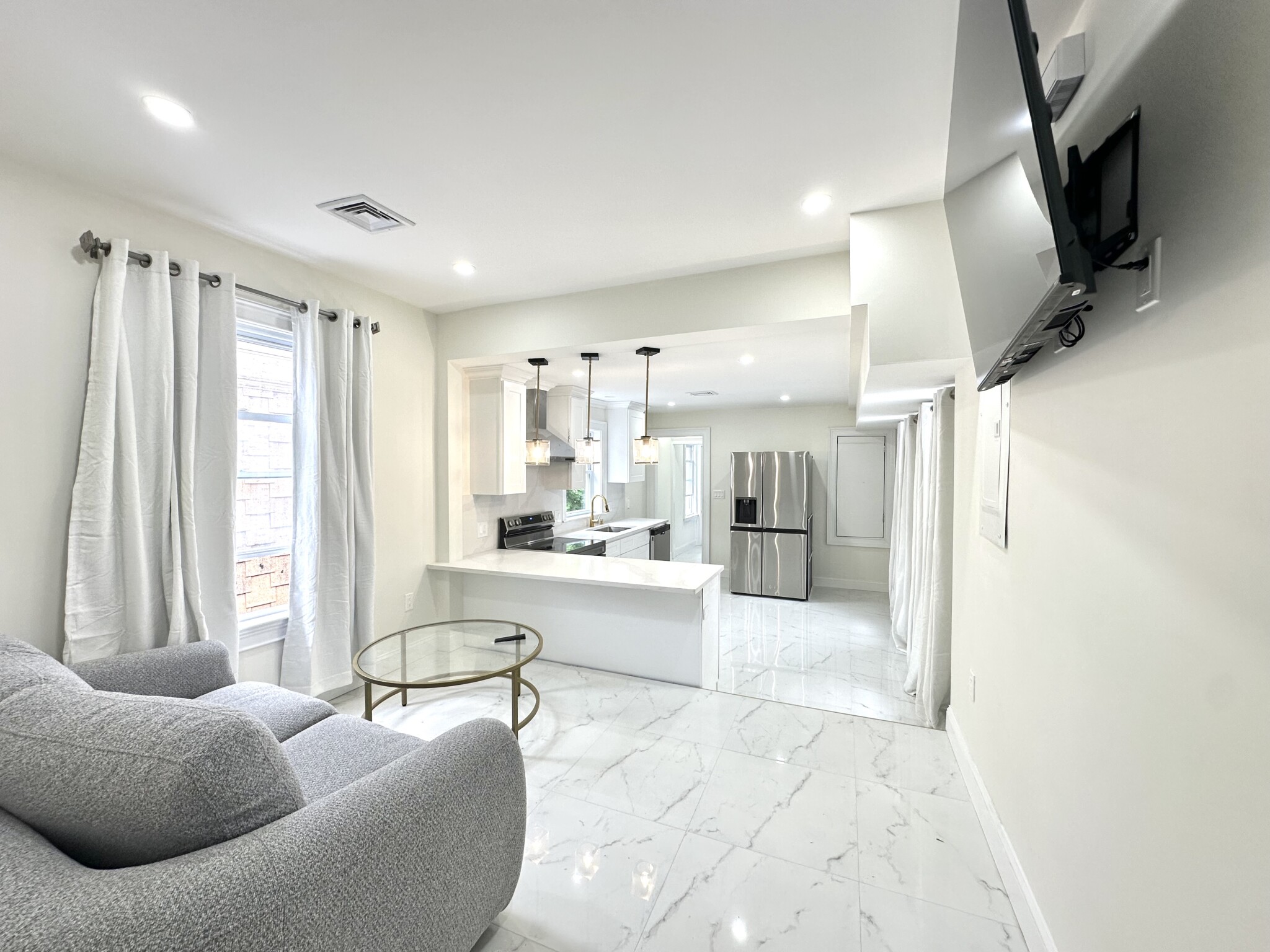 3 bed, 2 bath apartment for rent at 11 Burrell St Unit 2, Roxbury
