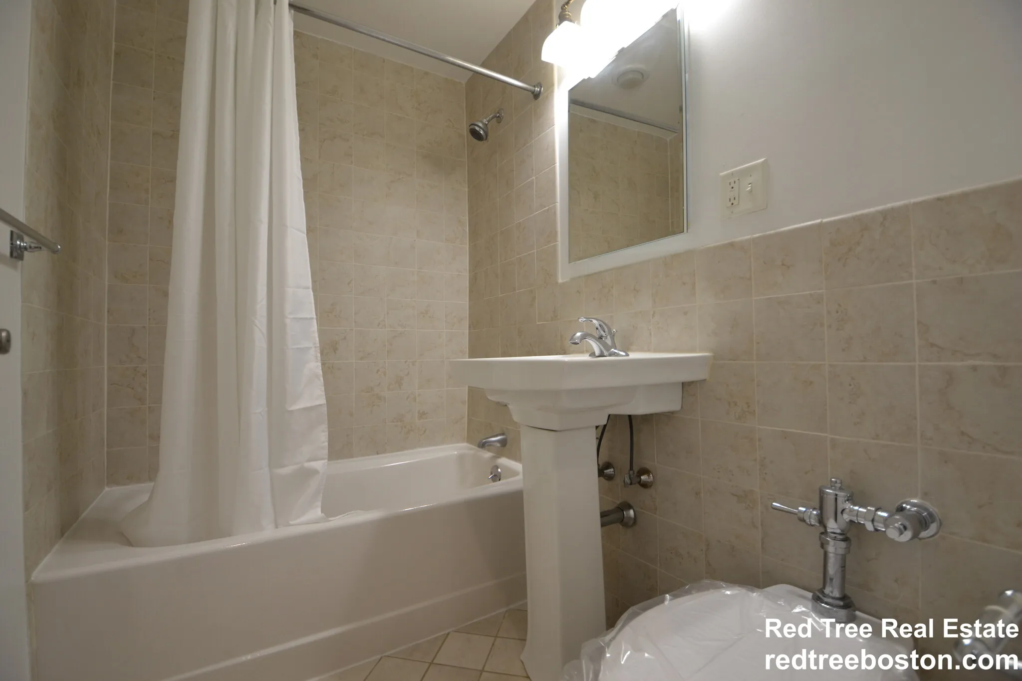 1 bed, 1 bath apartment for rent at 11 Camelot Ct Unit 11-1H, Brighton — photo 8 of 15