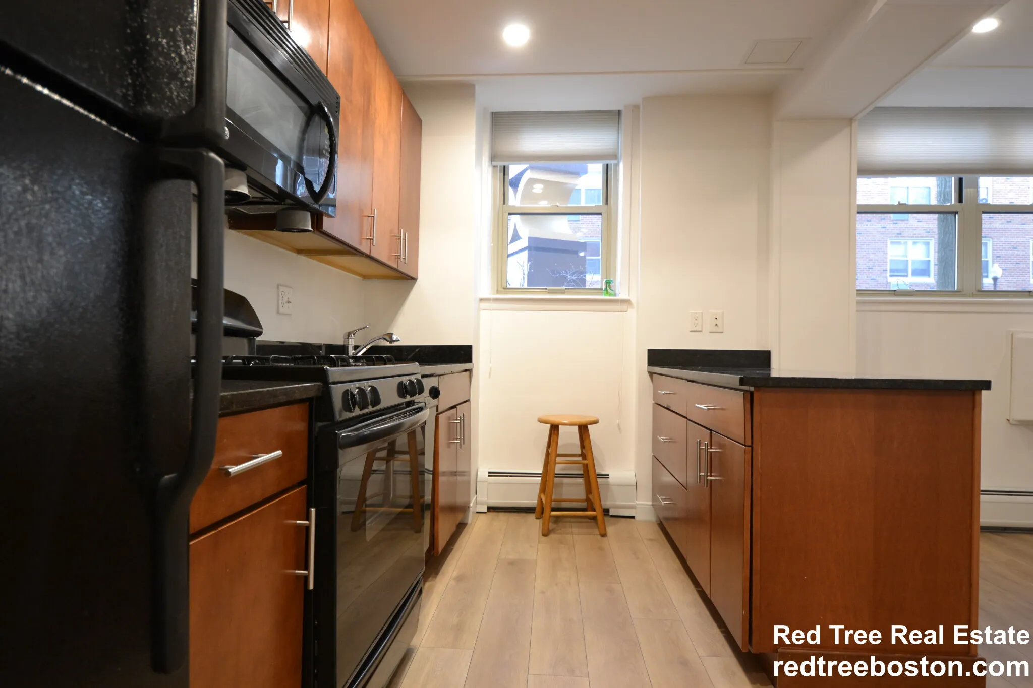 1 bed, 1 bath apartment for rent at 11 Camelot Ct Unit 11-1H, Brighton — photo 3 of 15
