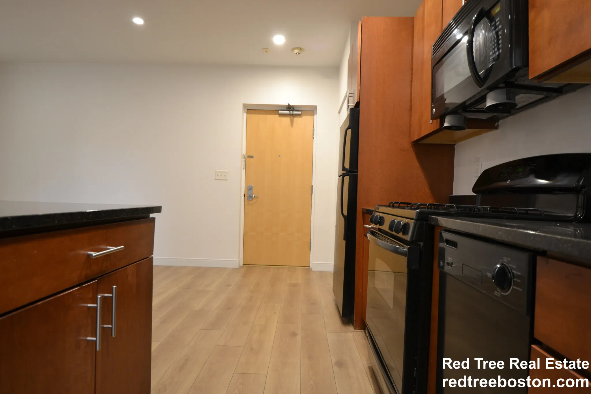 1 bed, 1 bath apartment for rent at 11 Camelot Ct Unit 11-1H, Brighton — photo 4 of 15