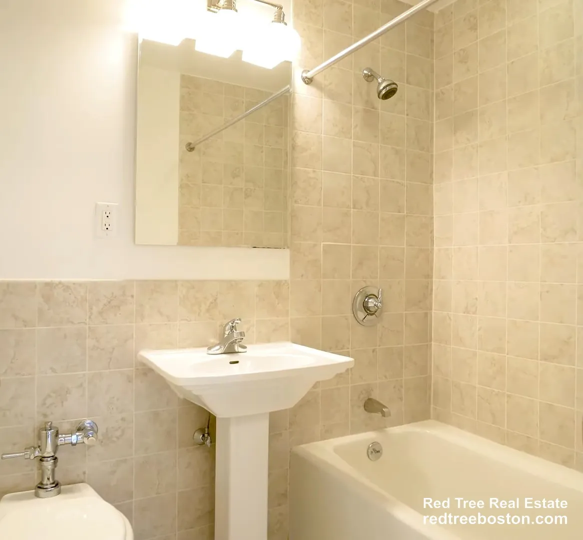 2 bed, 1 bath apartment for rent at 11 Camelot Ct Unit 7D, Brighton — photo 7 of 19
