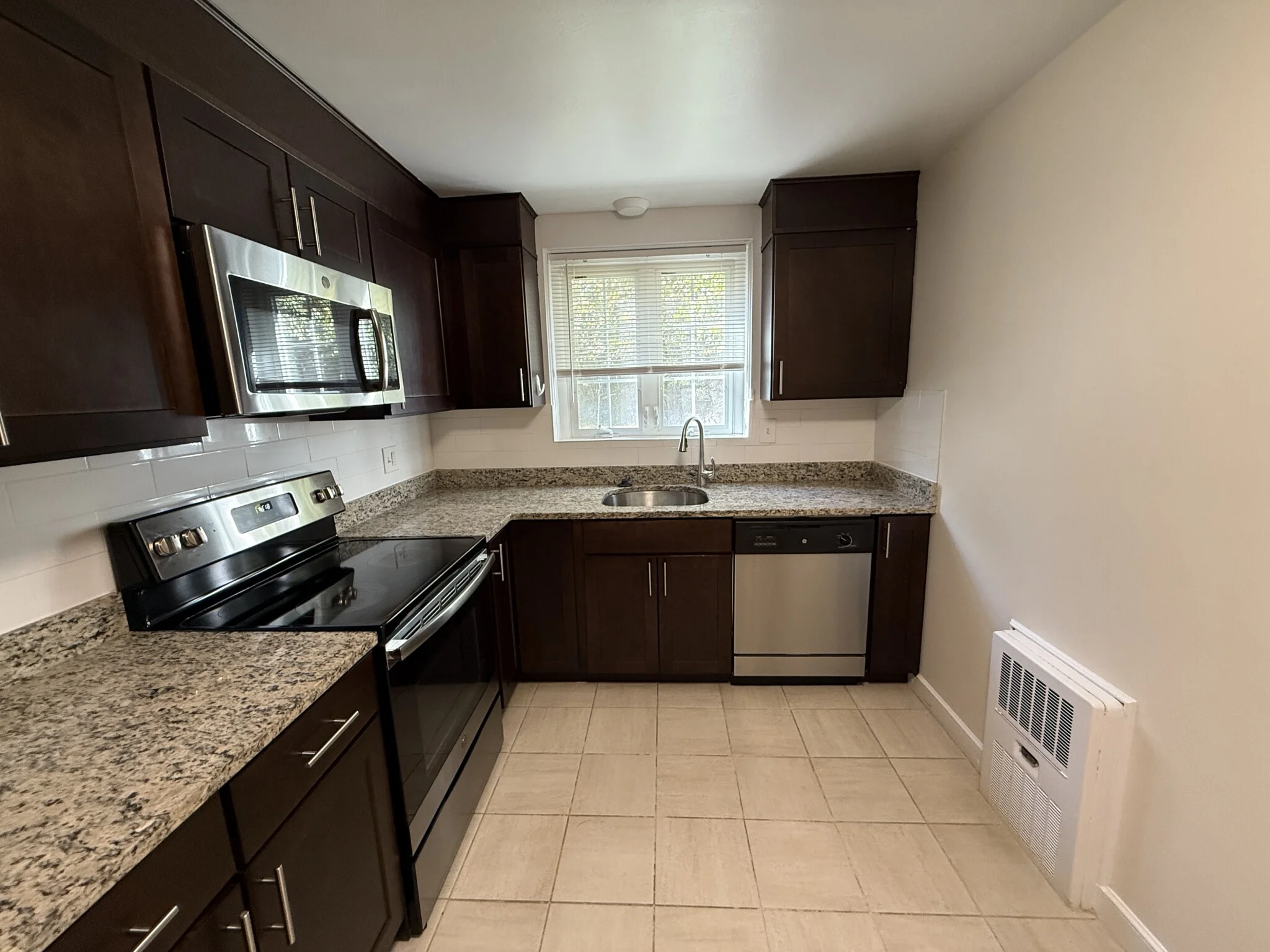 1 bed, 1 bath apartment for rent at 11 Captain Parker Arms Unit 15, Lexington — photo 2 of 14