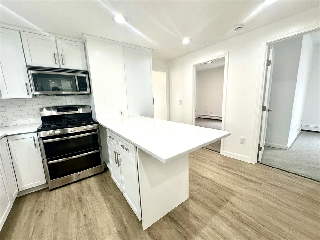 2 bed, 1 bath apartment for rent at 11 Carlton Unit 1, Peabody — photo 3 of 7
