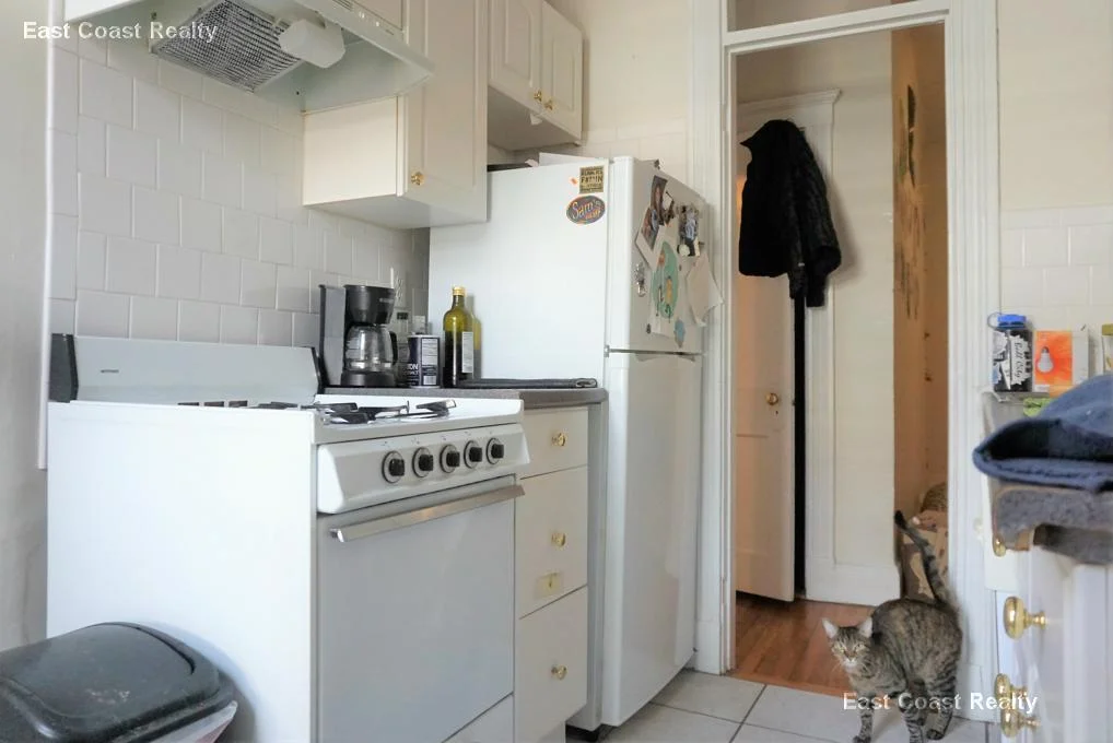 2 bed, 1 bath apartment for rent at 11 Carol Ave Unit 3, Brighton — photo 6 of 13