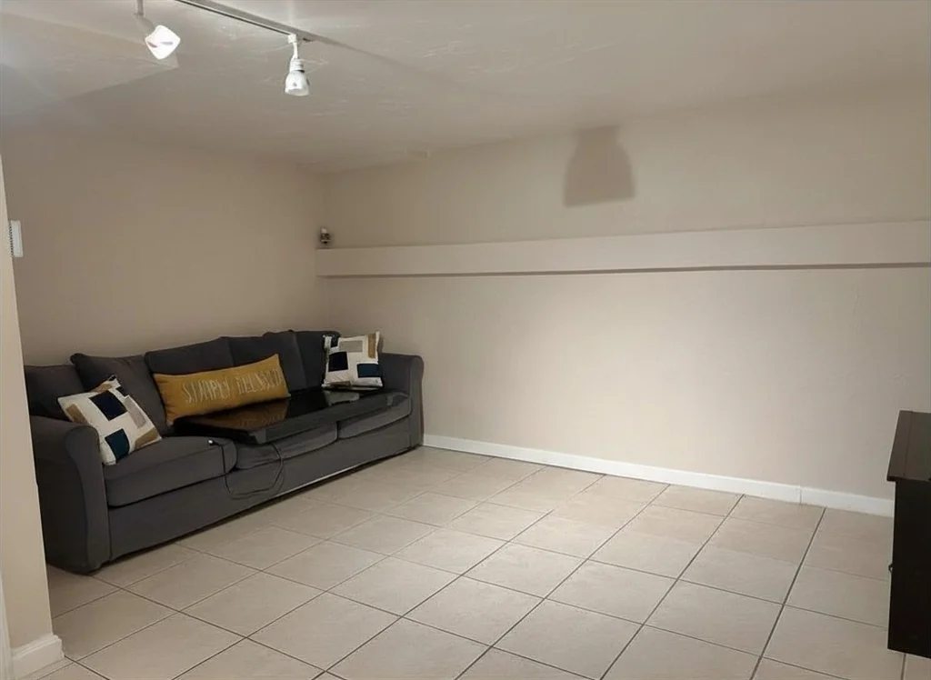 2 bed, 1 bath apartment for rent at 11 Carpenter Ave Unit A, Attleboro — photo 21 of 26