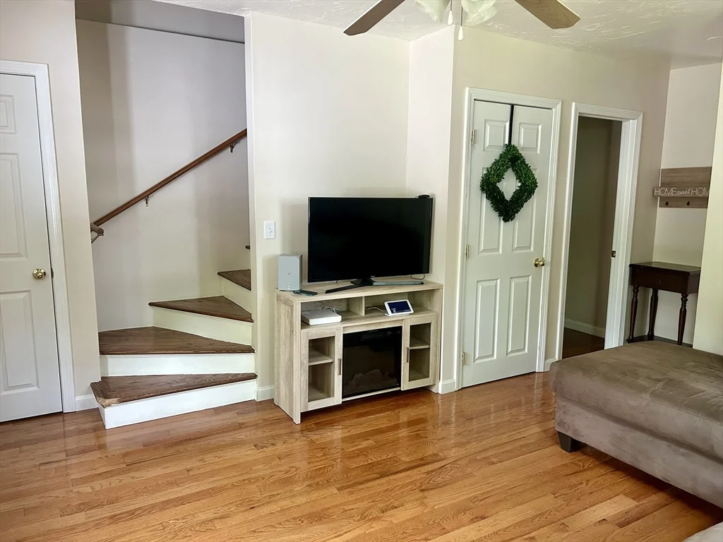 2 bed, 1 bath apartment for rent at 11 Carpenter Ave Unit A, Attleboro — photo 4 of 26