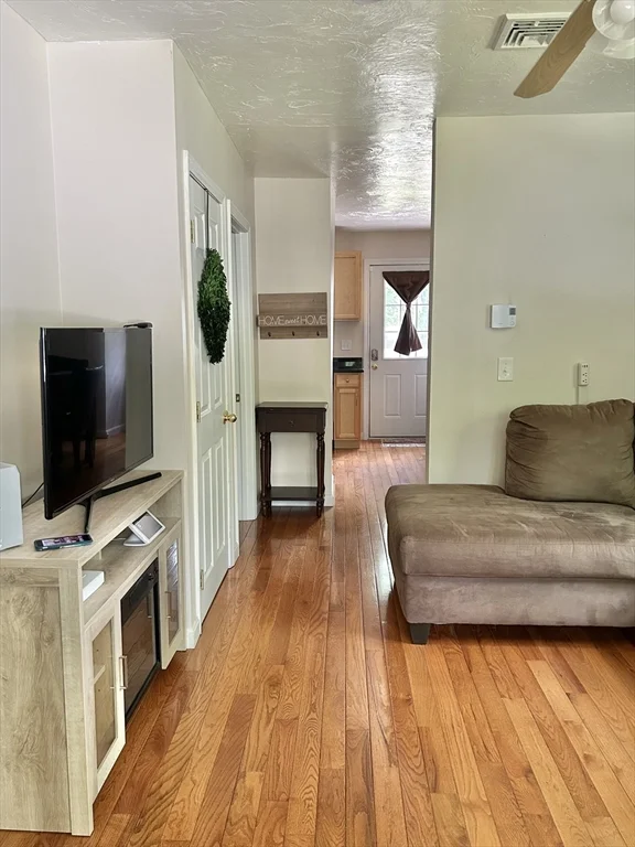 2 bed, 1 bath apartment for rent at 11 Carpenter Ave Unit A, Attleboro — photo 3 of 26
