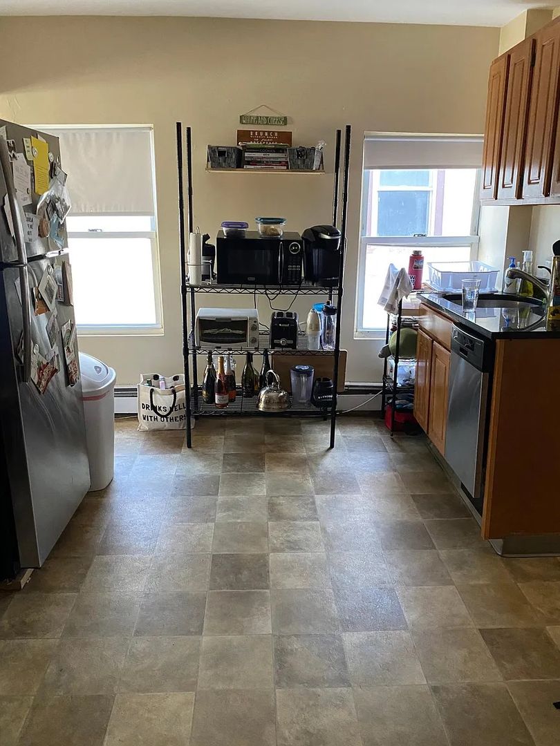 2 bed, 1 bath apartment for rent at 11 Carpenter St Unit 2, South Boston — photo 4 of 4
