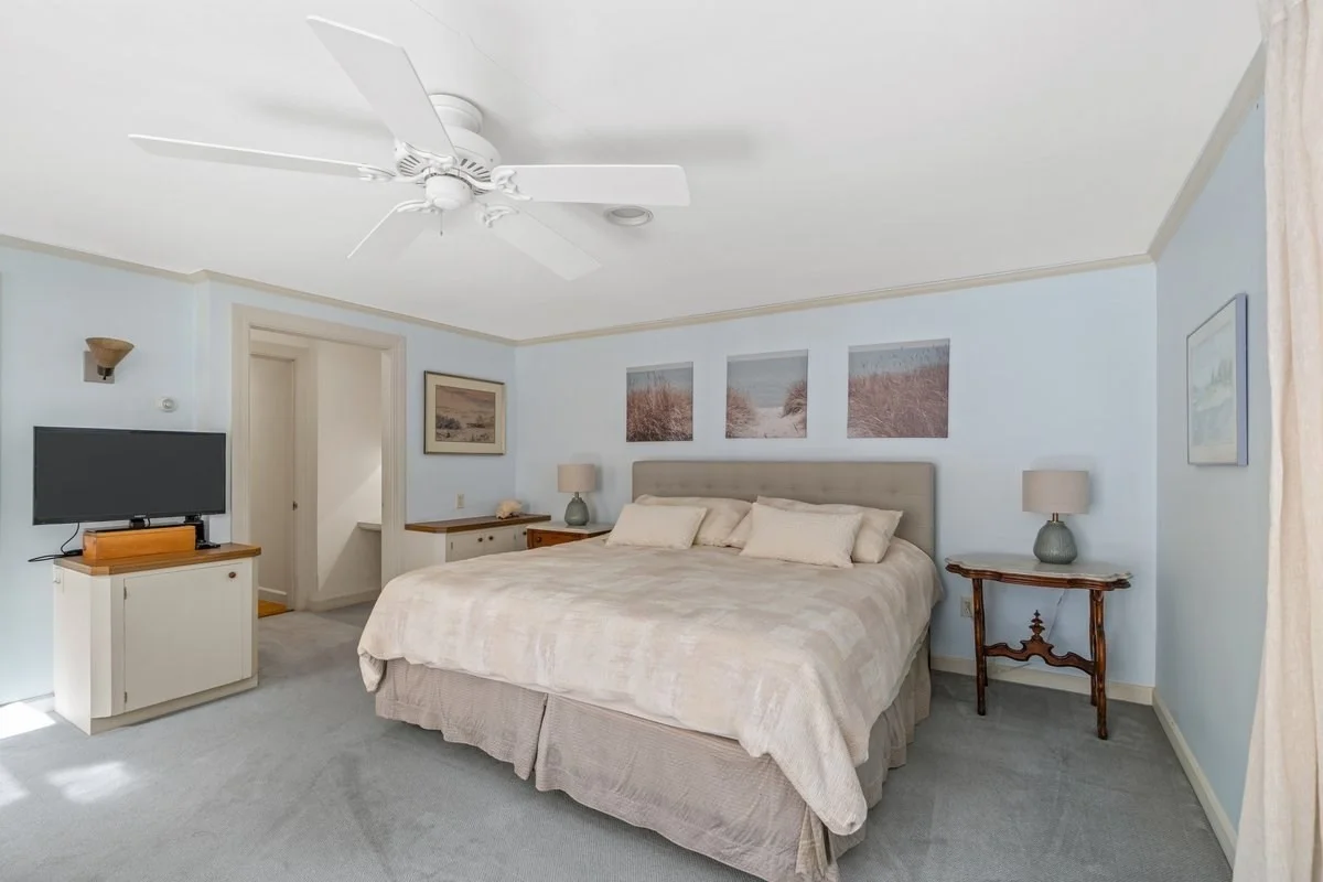 5 bed, 3 bath apartment for rent at 11 Cedar Ln, Cohasset — photo 15 of 22