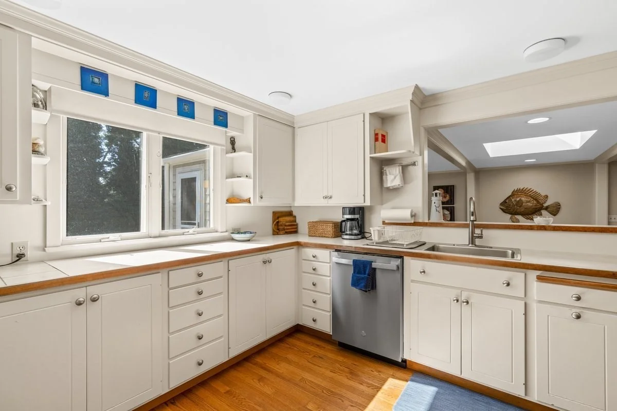 5 bed, 3 bath apartment for rent at 11 Cedar Ln, Cohasset — photo 11 of 22