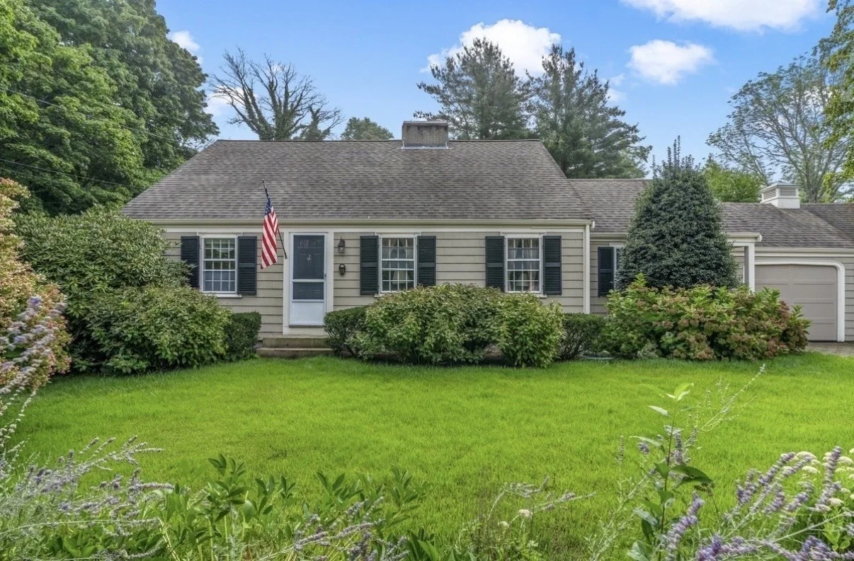 5 bed, 3 bath apartment for rent at 11 Cedar Ln, Cohasset
