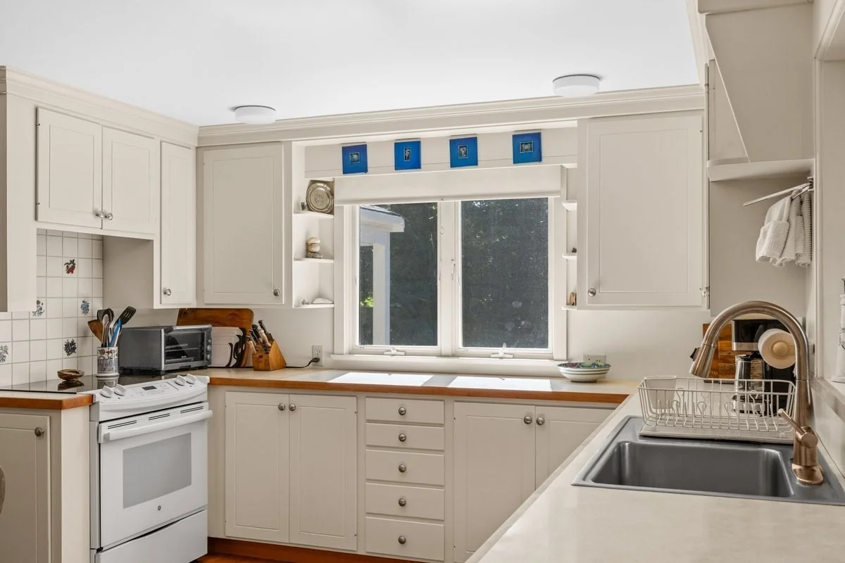 5 bed, 3 bath apartment for rent at 11 Cedar Ln, Cohasset — photo 12 of 22