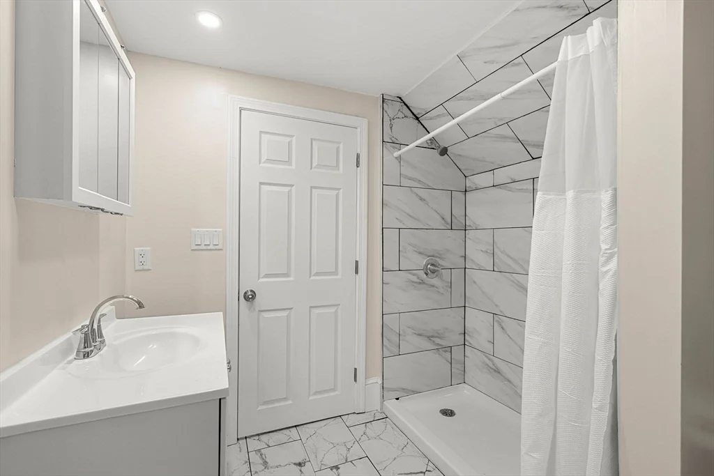 3 bed, 2 bath apartment for rent at 11 Central, Merrimac — photo 22 of 36