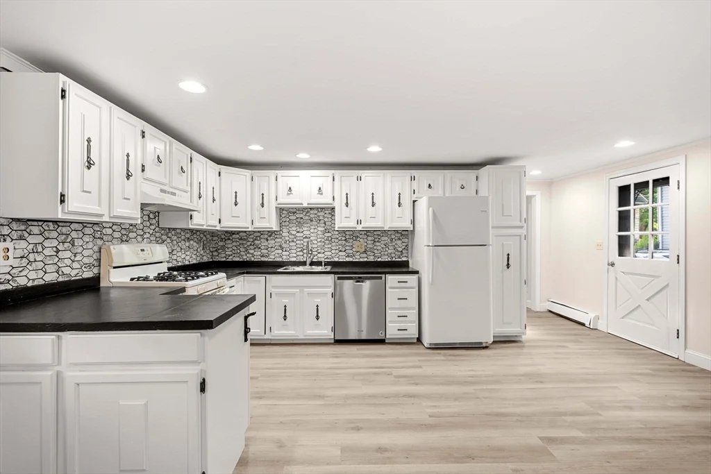 3 bed, 2 bath apartment for rent at 11 Central, Merrimac — photo 5 of 36