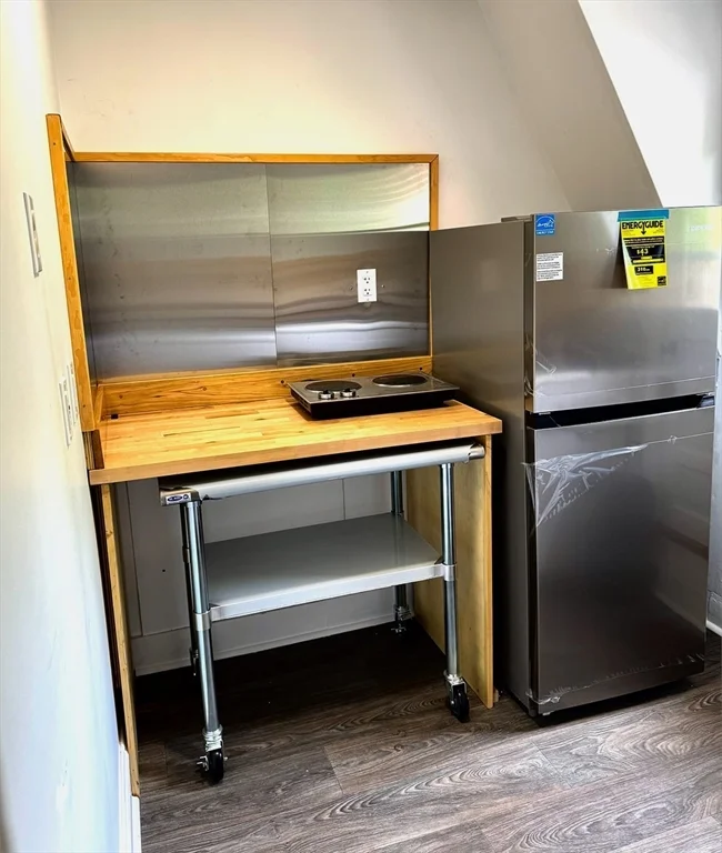 1 bed, 1 bath apartment for rent at 11 Centre Ave Unit 2, Dorchester
