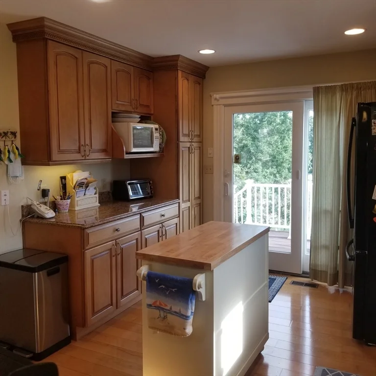 3 bed, 3 bath apartment for rent at 11 Charlemont Rd Unit WINTER, Priscilla Beach — photo 4 of 22