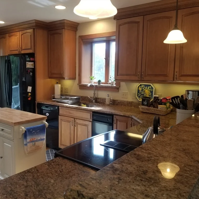 3 bed, 3 bath apartment for rent at 11 Charlemont Rd Unit WINTER, Priscilla Beach — photo 2 of 22