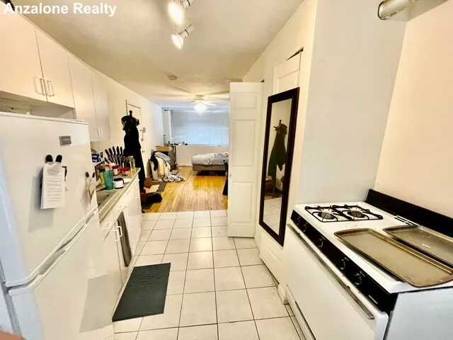 Studio bed, 1 bath apartment for rent at 11 Charter St Unit 1, North End — photo 6 of 8